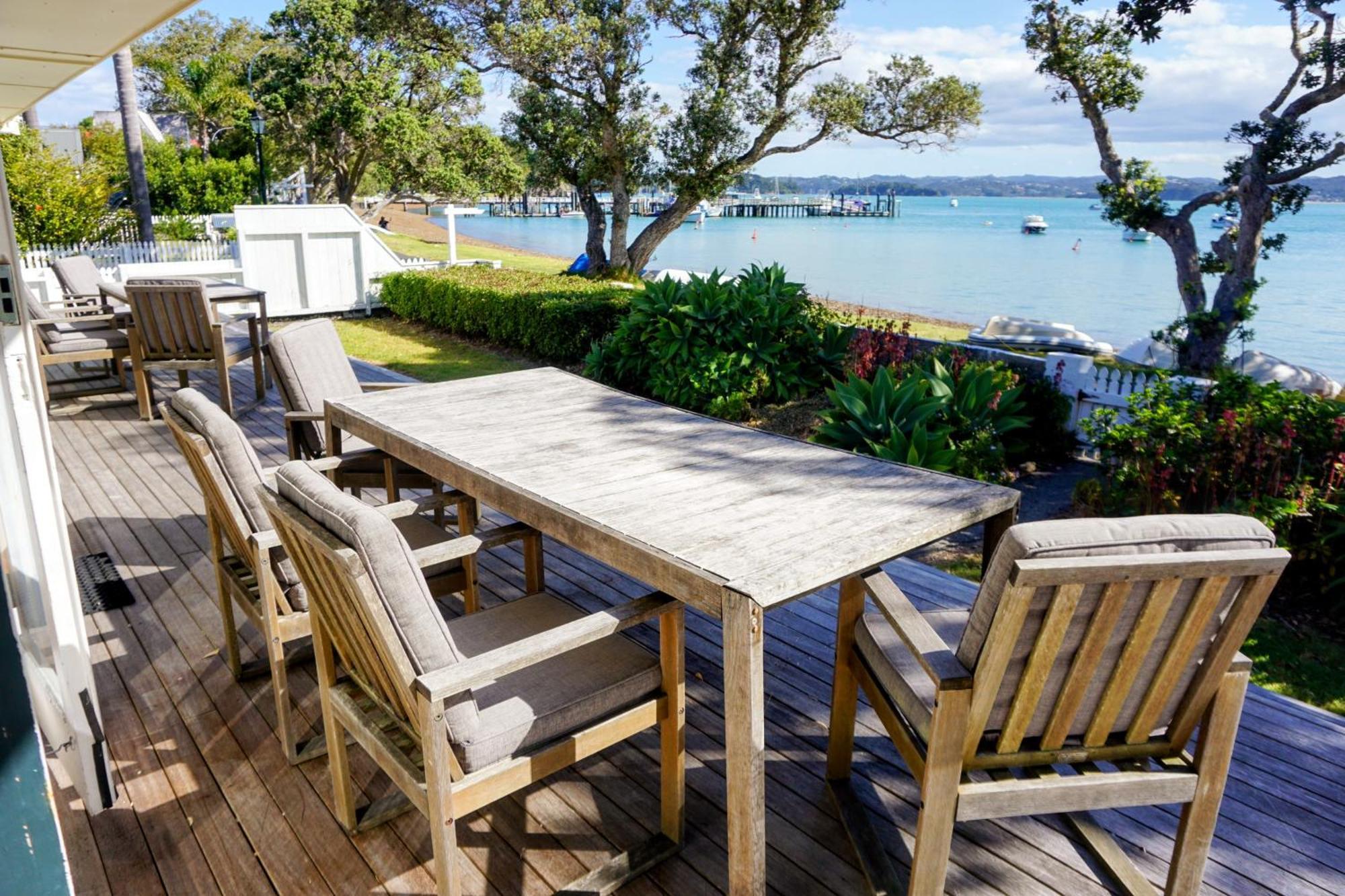 Last On The Strand, Russell - The Boathouse Exterior photo